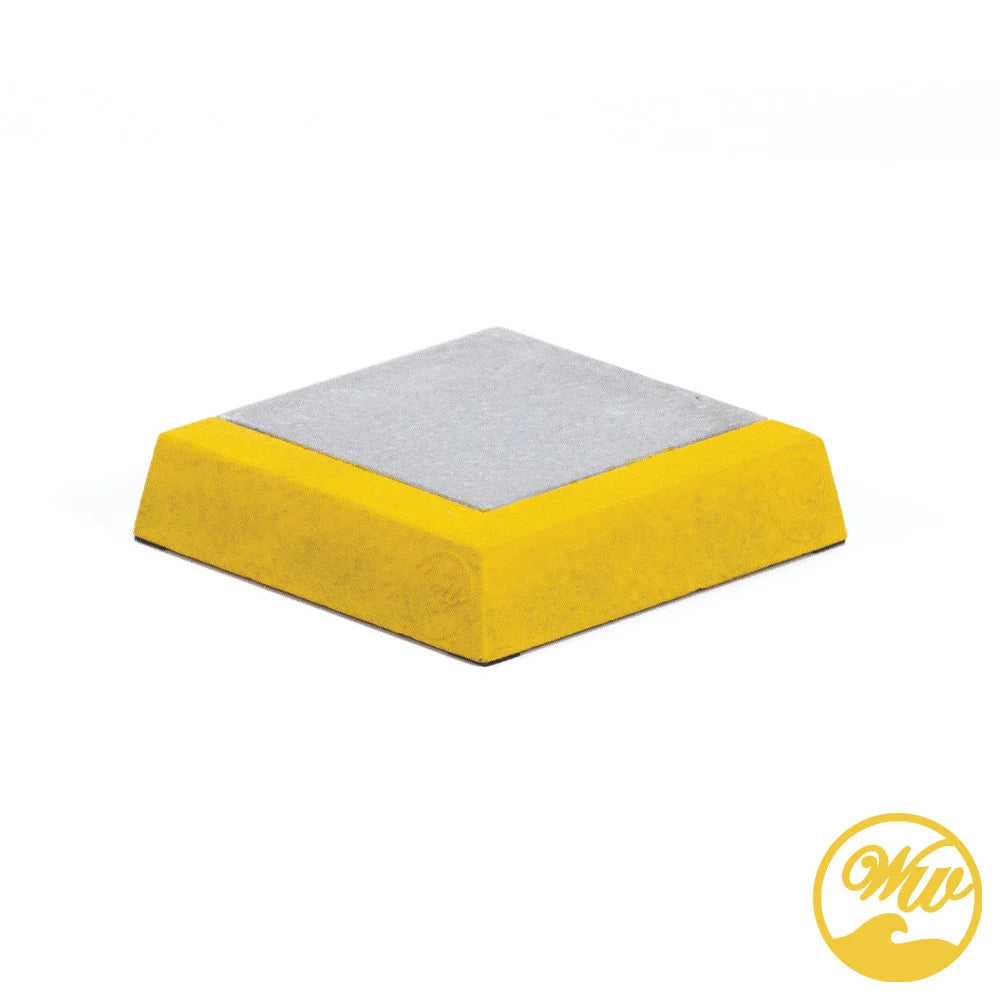 Corner yellow curb- 1 slab