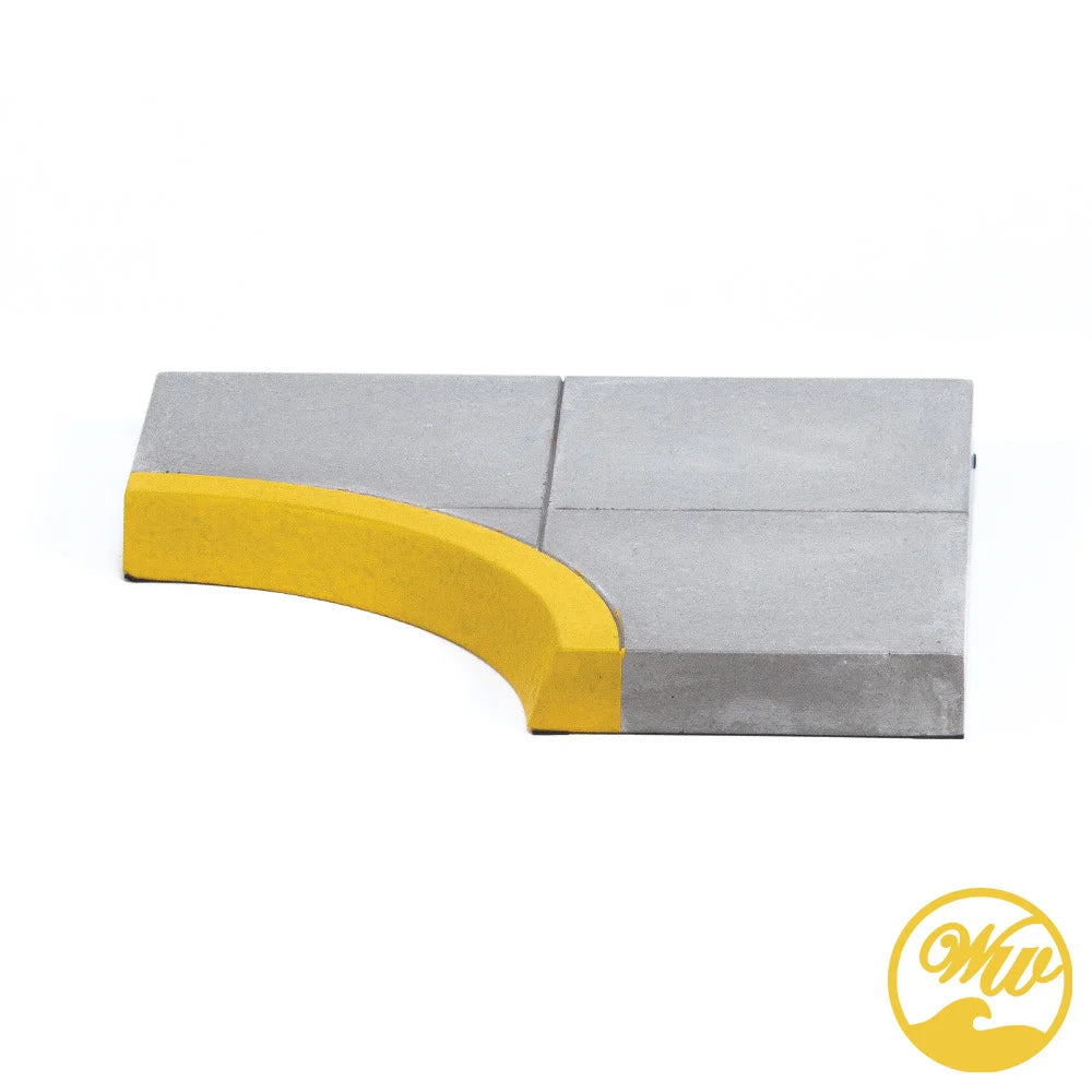 Inner corner yellow curb- 2x2 slabs